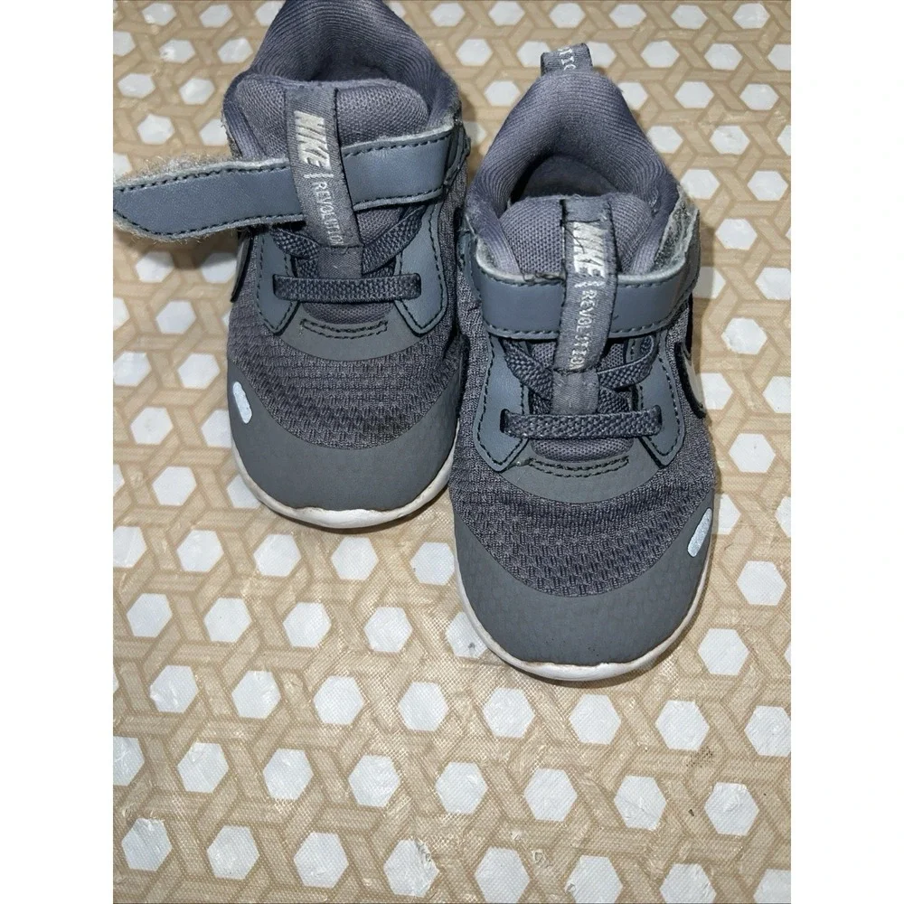 Nike Revolution 5 Toddler Size‎ 7C Gray Sneaker Hook Loop Running Shoe